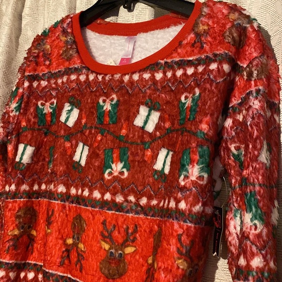No Boundaries Christmas Sweater - Picture 3 of 6